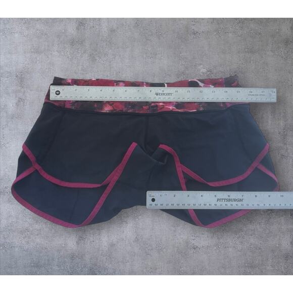 Lululemon Speed Short Black Poppy Petals Womens Sz 6 Running Training Athleisure - Picture 9 of 10